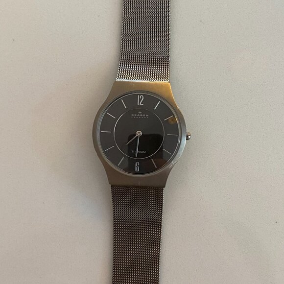 Skagen Men's Titanium Charcoal Dial Watch 233LTTM - Picture 7 of 8